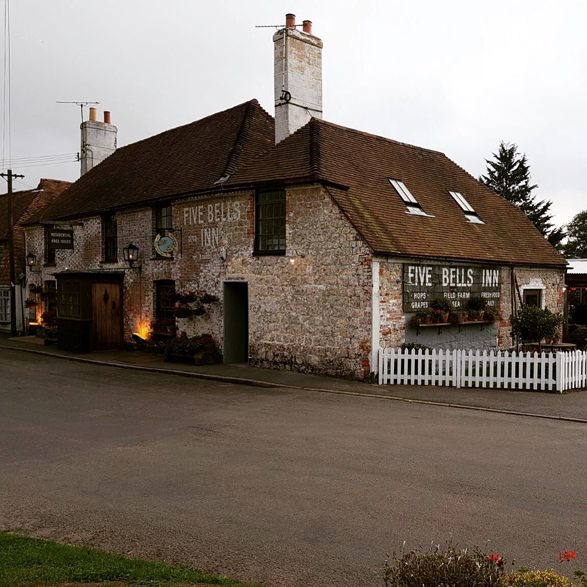 FiveBellsKent's tweet photo. A country pub with rooms! Open all day everyday from 8am. #pub #rooms #kent #ramblinnsfamily #breakfast #brunch #lunch #dinner #drinks https://t.co/cag8NuxZGX