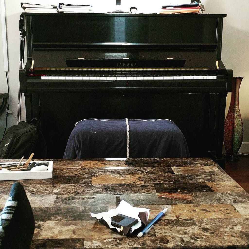 pianoleary's tweet photo. I don't do it often, but when I #procrastinate, I go hard. #chocolate #iwaspracticing #breaktime #couch #piano #okโฆ https://t.co/xhu19TEvXJ https://t.co/2uf7GTQIJd