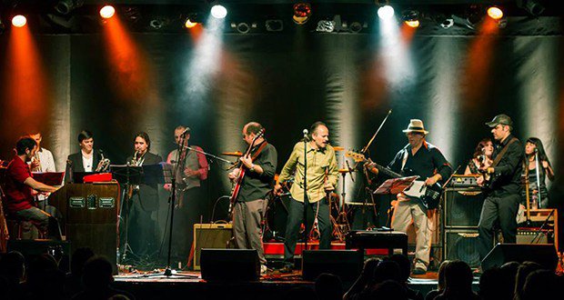 CC2037's tweet photo. “El Dragón” es el nuevo disco de @viejaruta y lleva el #blues en su ADN. Lo presentan en vivo, junto a @50negrasblues 
Sáb 21 hs #CC2037 https://t.co/8MTAfXLT19