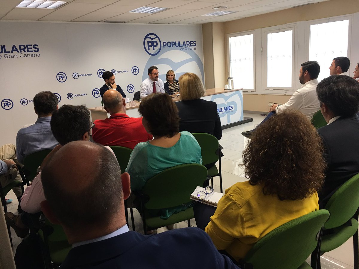SanchezCabreraA's tweet photo. Hablando de los problemas reales de los canarios:
⬆️POBREZA
⬇️CALIDAD EDUCATIVA
⬆️LISTAS DE ESPERA 
#JDAPP https://t.co/wKyCtNhyK2