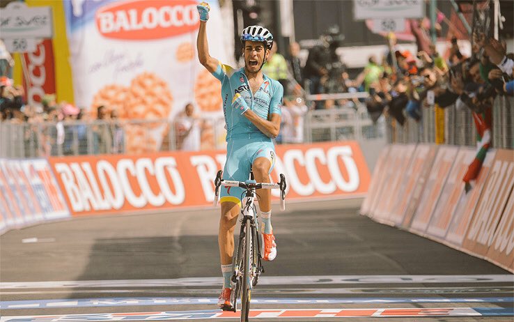 FabioAru1's tweet photo. Grazie a compagni, staff e dirigenti di @AstanaTeam x aver contribuito a farmi diventare quello che sono oggi: 6 anni insieme non sono pochi https://t.co/1OVCQYSBSQ