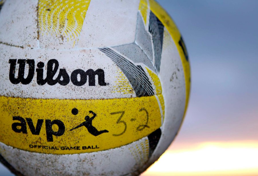 WilsonVolley's tweet photo. Stuck on which ball to buy? Don't know the difference between one or the other? We've got the answers. Follow along and learn #WhyWilson https://t.co/9uD6hA5O46