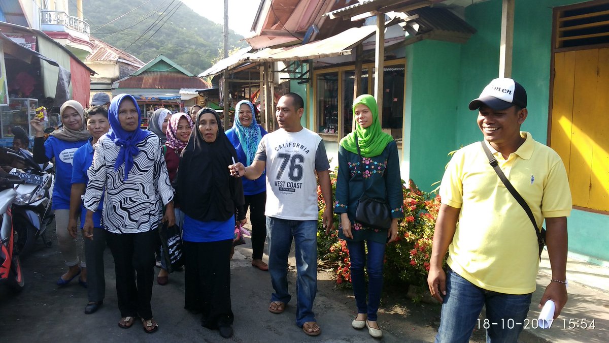 BPOMAmbon's tweet photo. Pelaksanaan Audit Desa ke 3 desa di Kecamatan Banda dalam rangka lomba desa Pangan Aman 2017, Desa Merdeka, desa Nusantara dan Desa Boiyauw https://t.co/k4Ca6ooqvS