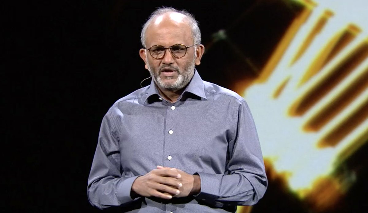 Adobe's tweet photo. From the #AdobeMAX stage: "Technology is the paint, clay, pencil and film of this creative era" -- CEO Shantanu Narayen https://t.co/R3nICbCqpg