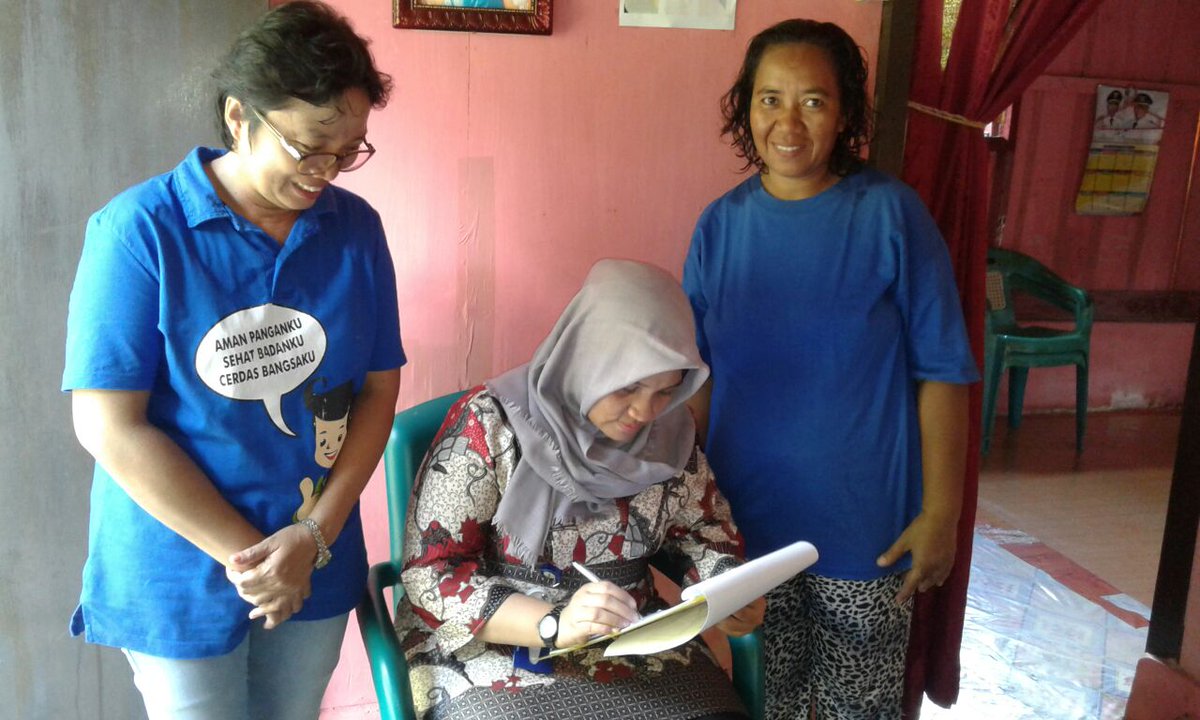 BPOMAmbon's tweet photo. Pelaksanaan Audit Desa ke 3 desa di Kecamatan Banda dalam rangka lomba desa Pangan Aman 2017, Desa Merdeka, Desa Nusantara dan Desa Boiyauw https://t.co/zZTfLVN04X