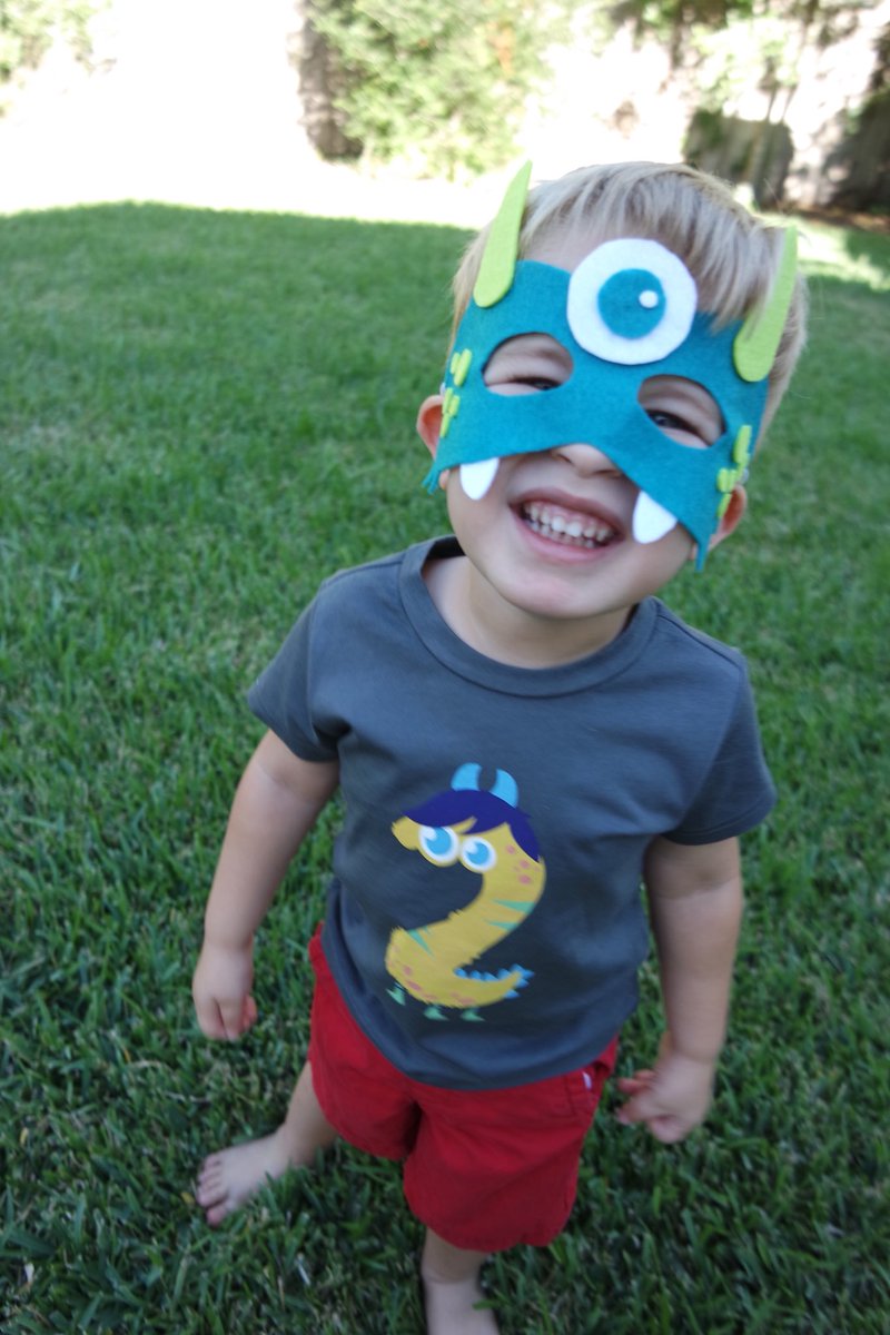 Had so much fun making this #monster mask for Aidan! Free template on my blog🙌🏼 yippitee.com/diy-monster-ma… #halloween #diy