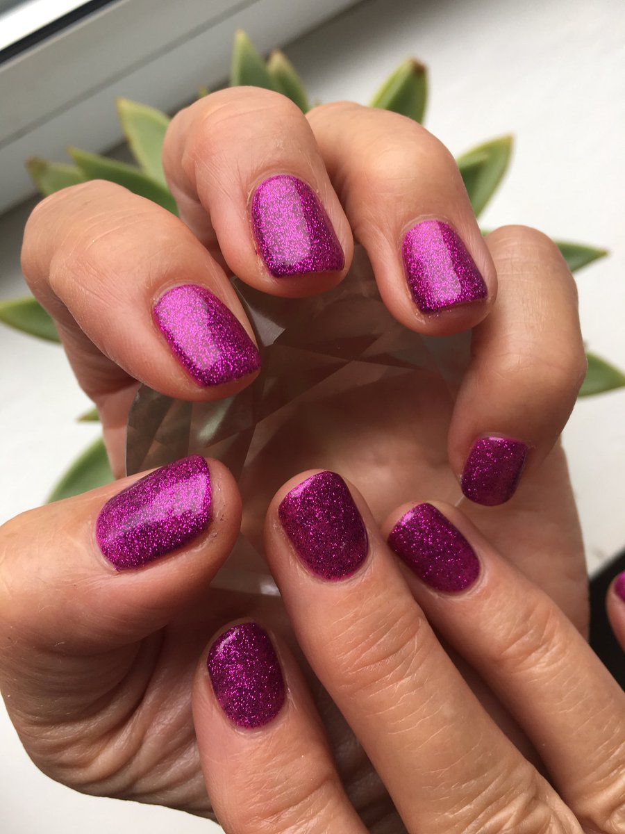 BeauBeauty28's tweet photo. Magenta 💜💜 #instanails #gelluxnails #sparkle https://t.co/xM9TtGN5Aq