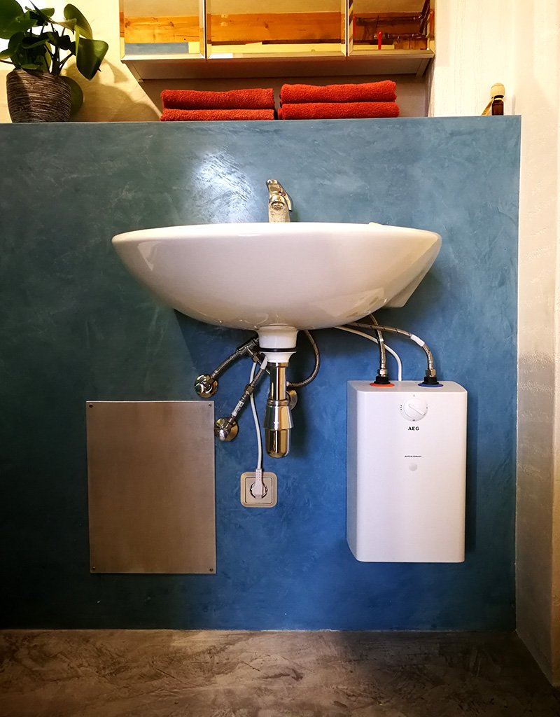 WanddesignTirol's tweet photo. https://t.co/c3PB9KF1Vi
#Toilette #fugenlos #StuccoVeneziano 
Wände: Chromoxydgrün &amp; Ultramarinblaue Farbpigmente
Boden: Graphit Silberpuder https://t.co/0CA5TbOs70