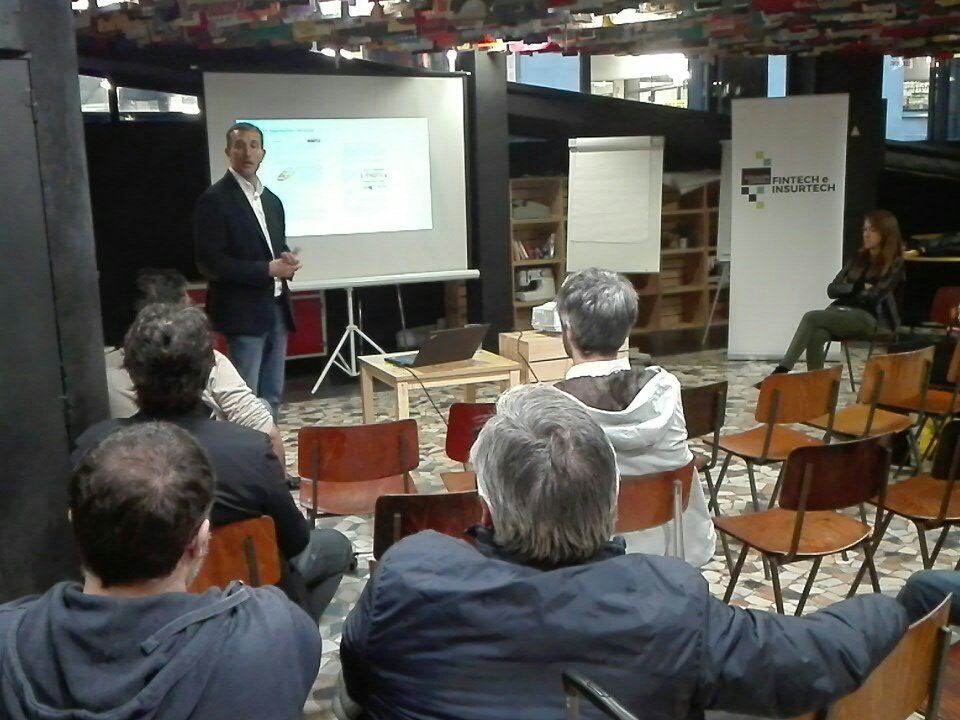 La <a href="/asocfintechins/">AEFI Asociación Fintech</a> se reúne para debatir sobre el impacto y futuro de la #PSD2 en las #Fintech europeas con <a href="/arturomacdowell/">Arturo G. Mac Dowell</a> #pyments