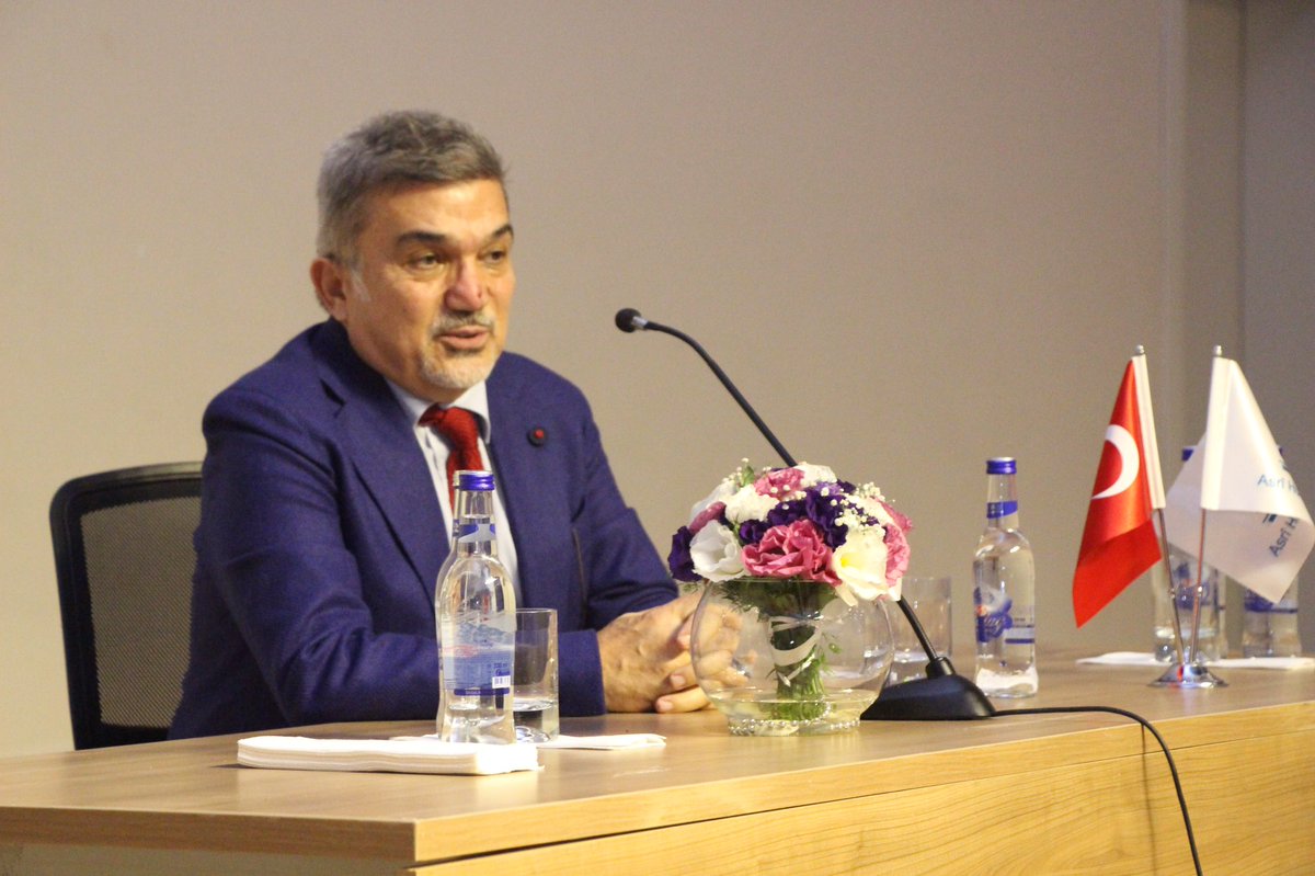 Av.Uğur YETİMOĞLU, Av.İfaket AYDEMİR ve Prof.Dr.Etem Saba ÖZMEN'e Avukatlık Hukuku Konferansımıza katkılarından dolayı teşekkür ediyoruz.