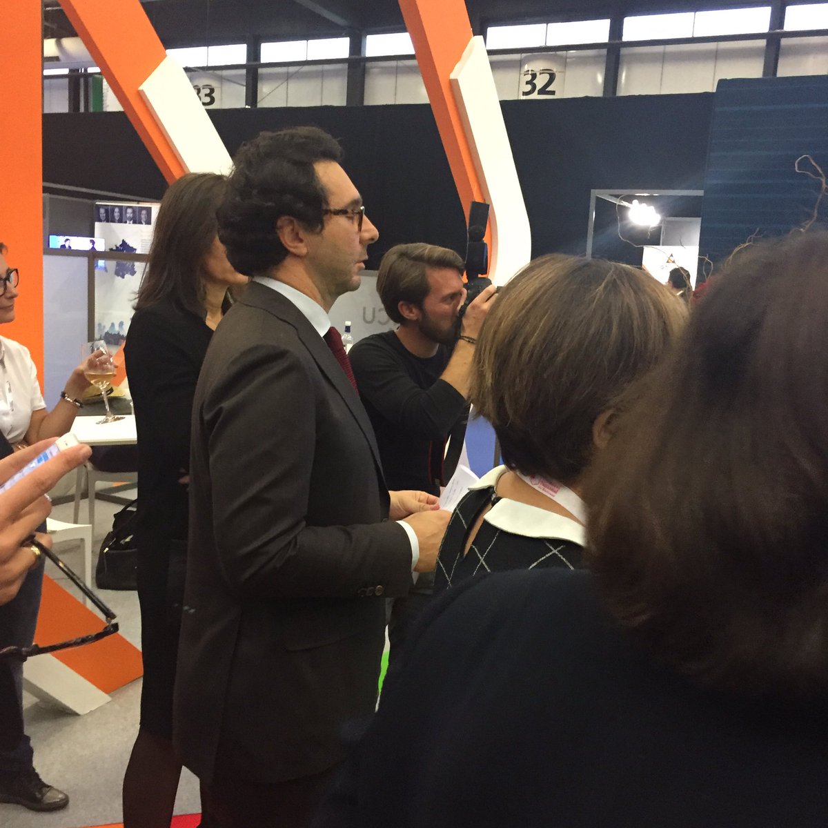 JUREMjuristes's tweet photo. La #CNA2017 c parti! On commence par la conférence de presse des incubateurs des Barreaux de Paris Marseille Lyon Toulouse Bordeaux &amp; Rennes https://t.co/Z5XlAumUkQ