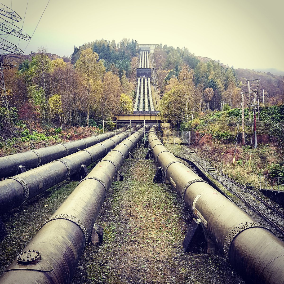 CliqueEnergy's tweet photo. Passed this beauty on my way back from a commercial energy review in Fort William, Sloy hydro electric power station @SSE #cleanpower #hydro https://t.co/TgEHQyTcAX