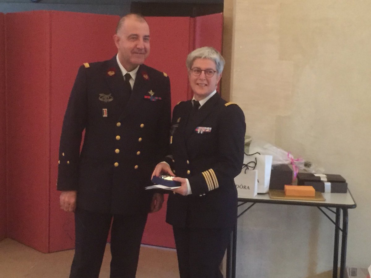 SSA_EVDG's tweet photo. Capitulaire: départ de la PHC Cathy Cadot. Le Directeur central adjoint met en exergue ses valeurs humaines #CFMSSA https://t.co/aVn1KvJoFc