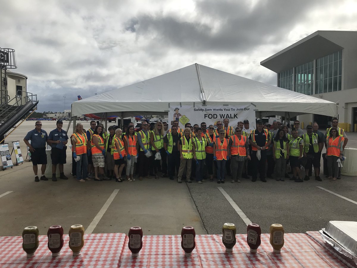 SteveTanzella's tweet photo. @weareunited #BeingUnited @JMRoitman RSW Airport Safety Fair and FOD walk. “ Safety Friendly”! https://t.co/YWjZgggLYL