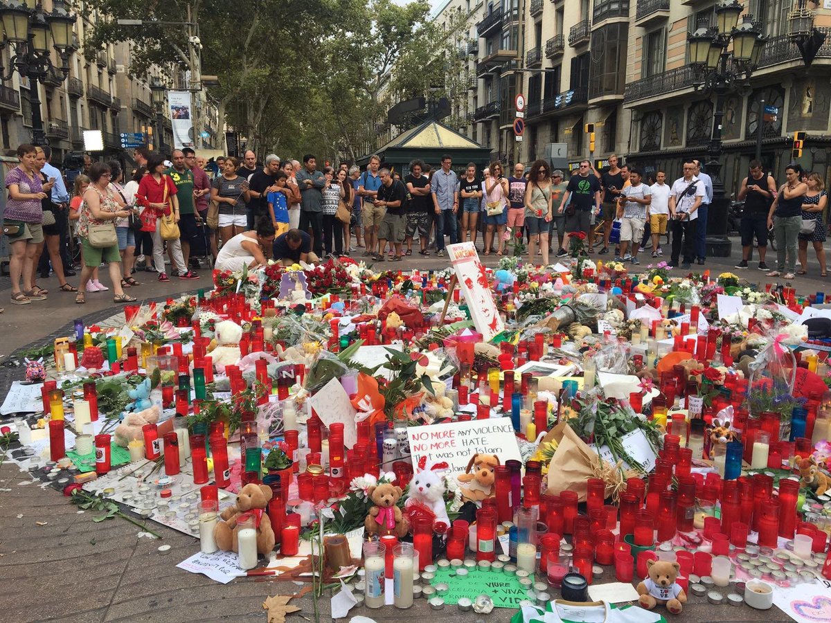 ENHORABONA <a href="/SERCatalunya/">SER CATALUNYA</a> per l'#Ondas2017 . Recordaré sempre haver fet PERIODISME amb ells durant aquells dies. Encara pell de gallina #17A