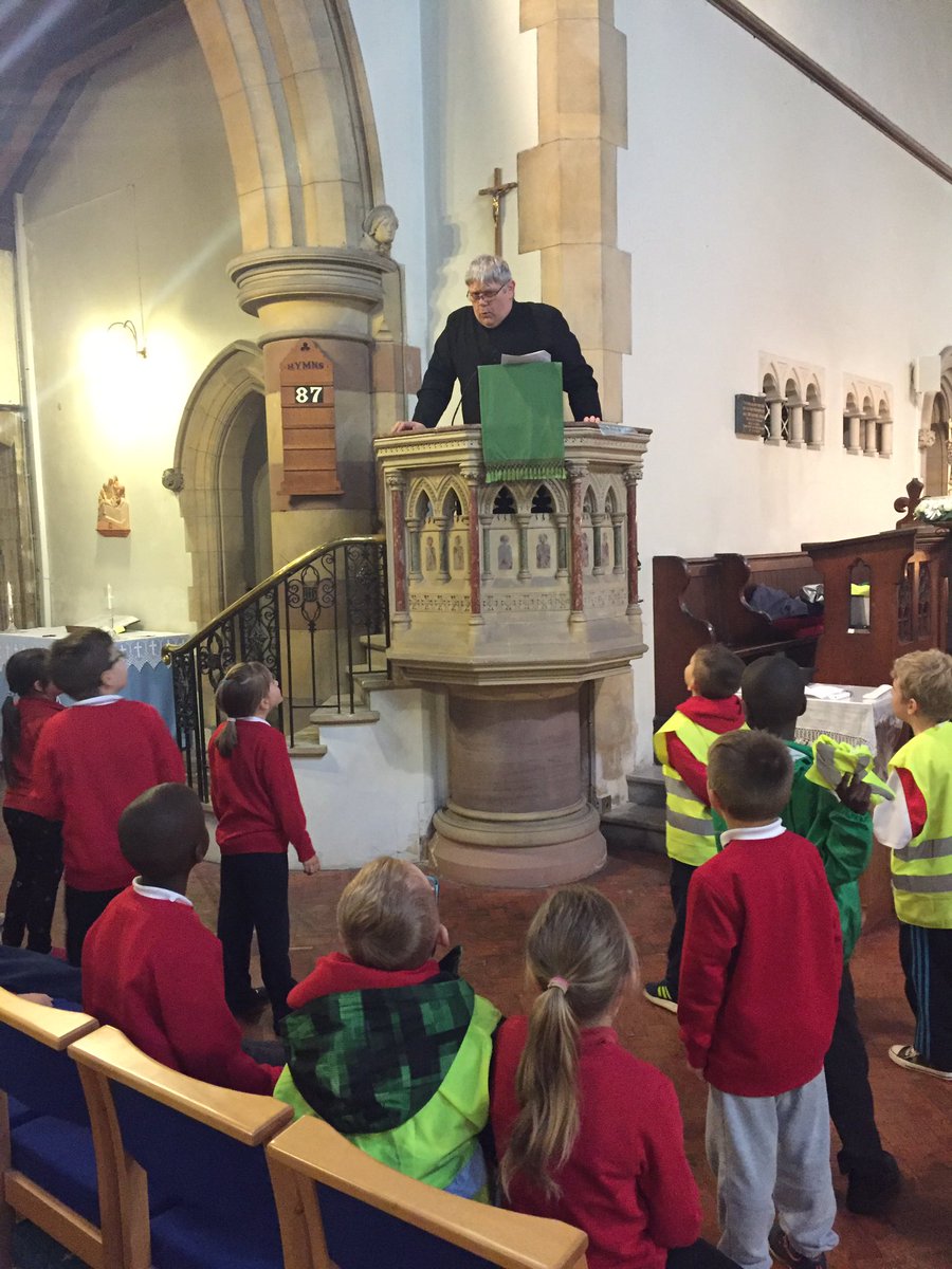CraigfelenP's tweet photo. We learnt about he different features of the Church and some important traditions #cfp34 #cfpre #cfpcomm https://t.co/a09RdFSFfL