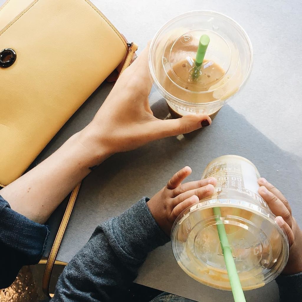 hullosam's tweet photo. Yesterday's @clean.juice Pumpkin smoothie date. (The only pumpkin smoothie I'd trust besides my own lol) 🎃 #tinyha… https://t.co/0cyMxPqWvC https://t.co/vpsunmBnvD