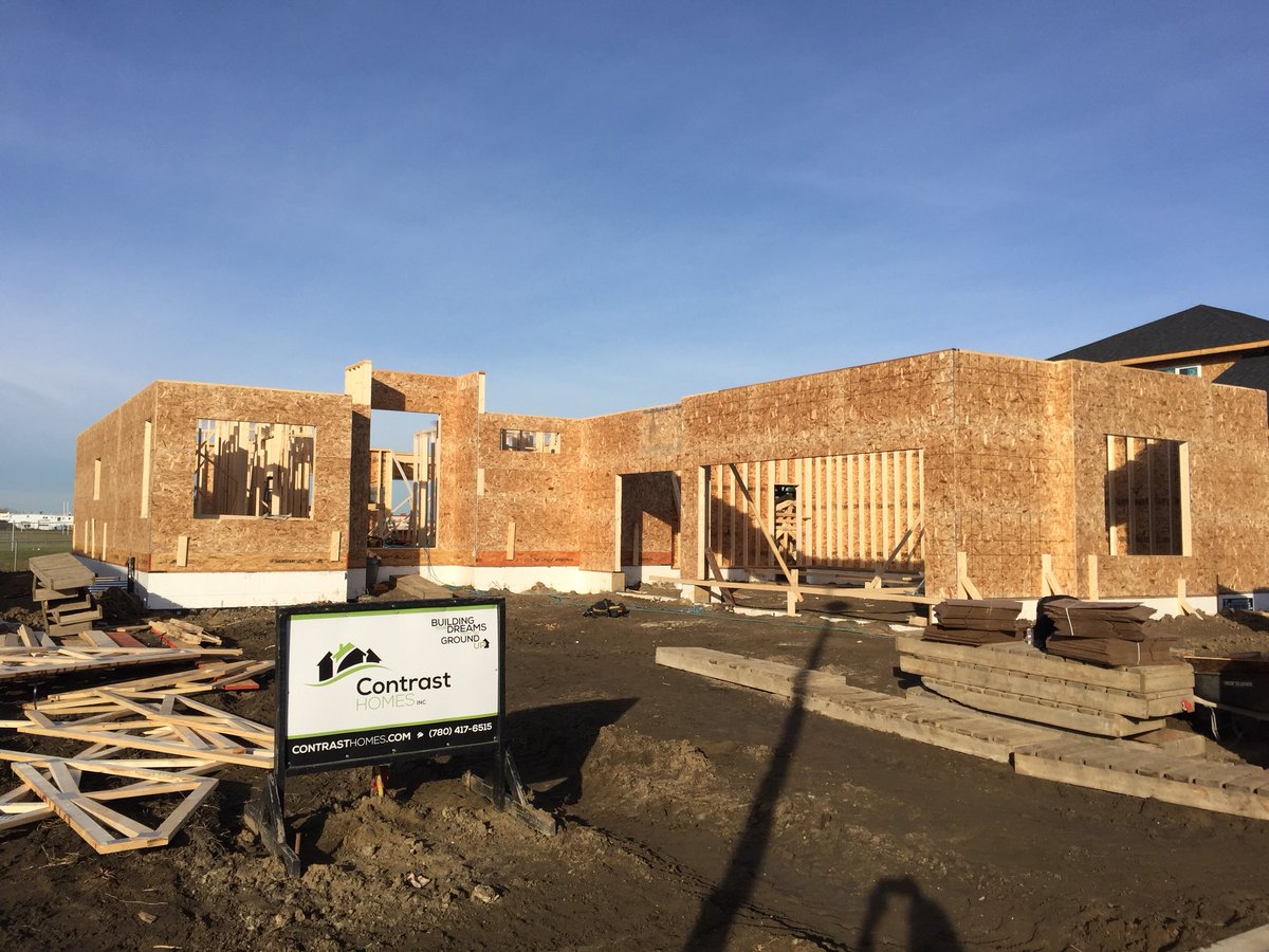 ContrastHomes's tweet photo. Walls are going up! #custombuild #ardrossan #shpk #yeg https://t.co/Xf0YiMWvbV