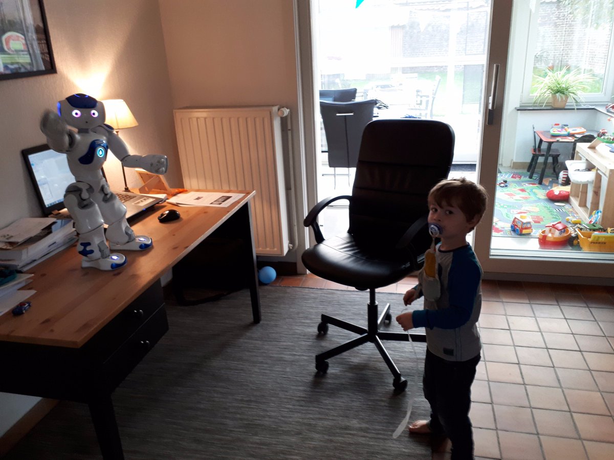 JorisVK's tweet photo. Zora is klaar om ons morgen te assisteren bij #wegostem #colruytgroupie @LauraMonten @kristofbroos https://t.co/ktDcSu9agg