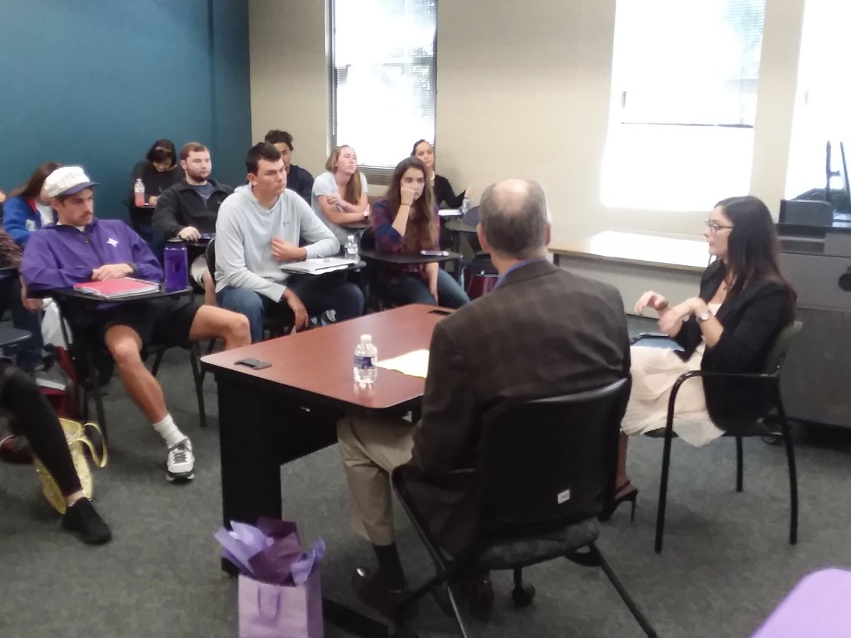 comfurman1's tweet photo. Communication Studies Alum of Month Alissa Ricci (10) speaks to #FurmanUniversity students about work and life experiences. #Com4Life https://t.co/K3wLipu9jd