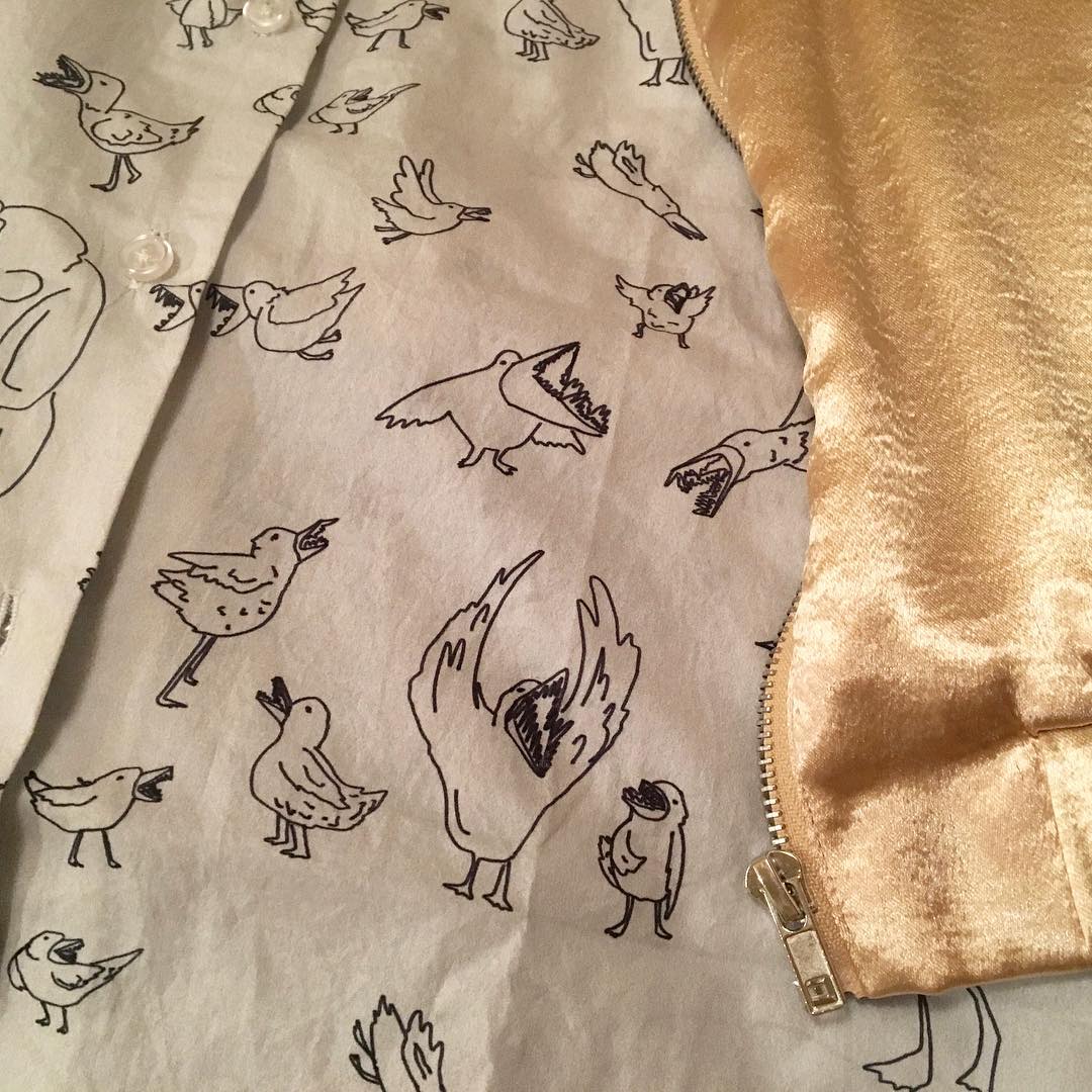 bzbubblesqueak's tweet photo. NOW AVAILABLE ON OUR #PAOM Store
#BirdswithTeeth by Zoe!
https://t.co/c07EkDIjjt
@printalloverme
#Birds #Drawing #Gold https://t.co/s3XJSaLB17