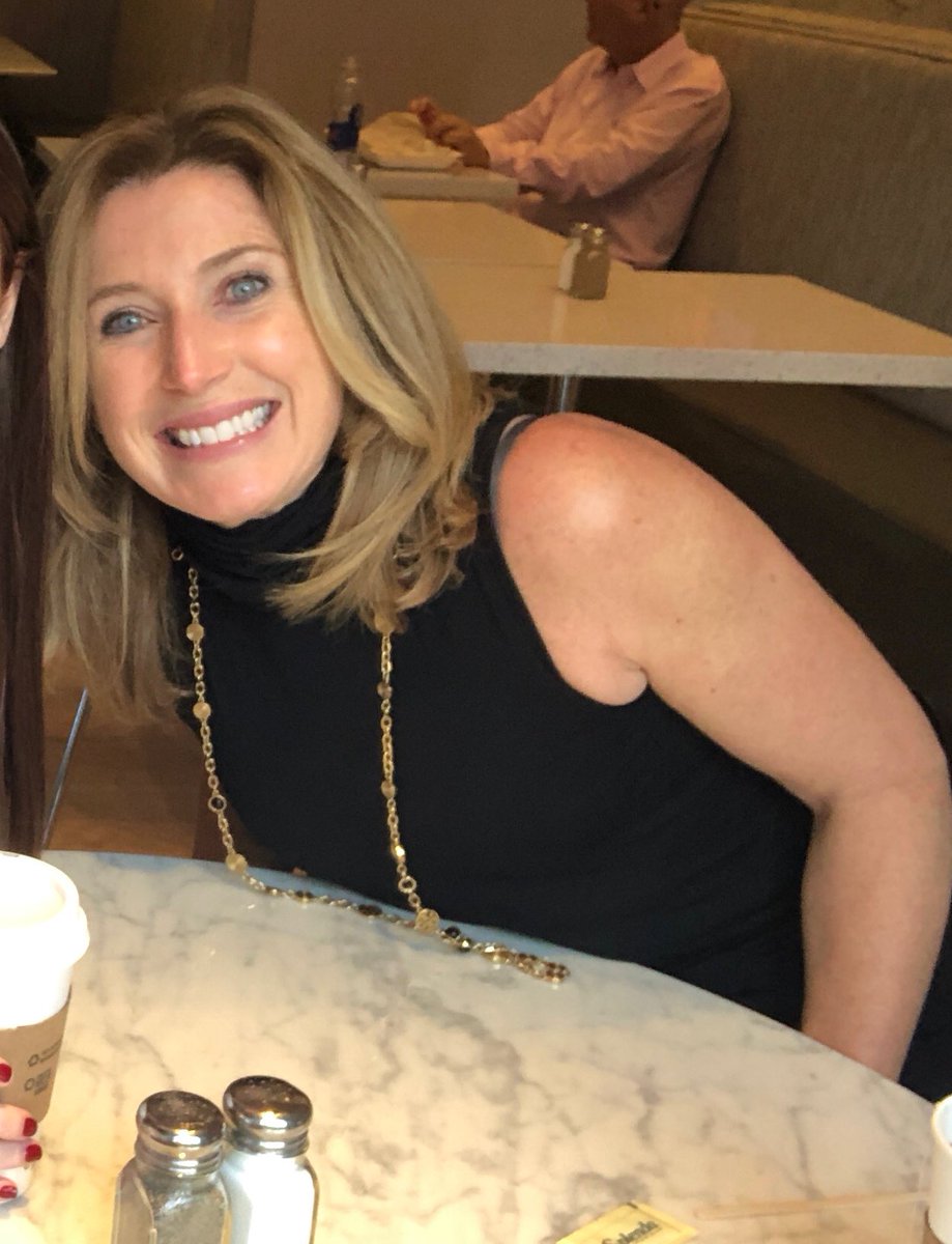 KnowYourValue's tweet image. Meet #growyourvaluecontest finalist Jennifer Scherer, a stay-at-home mother of four who owns business @magnifiedevents