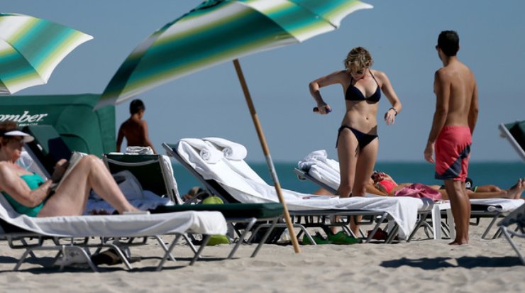 Miami Beach to close beach 2 hours earlier at 10 p.m. bit.ly/2ilp2wk?source… https://t.co/z4NvZtafHt