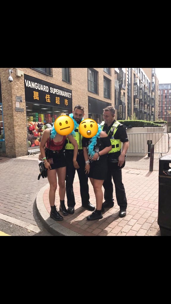 dolcemare's tweet photo. @lena_loopy @gerald_d @pcjonnygould @ASPolice Are these fellas off duty? 🤔 No, I don’t think so...shameful! https://t.co/213qX2285n
