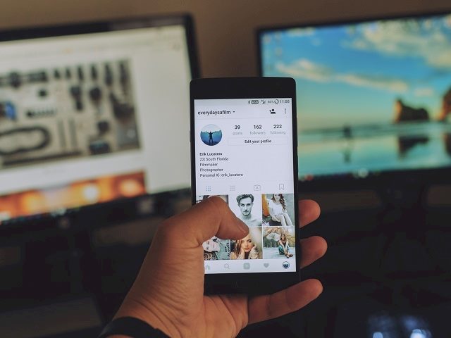 derekisley's tweet photo. How to stay human in the age of AI: https://t.co/HqOeNCWTz5 via @HootPenny for @CMSWire https://t.co/xjWU5zMkLc