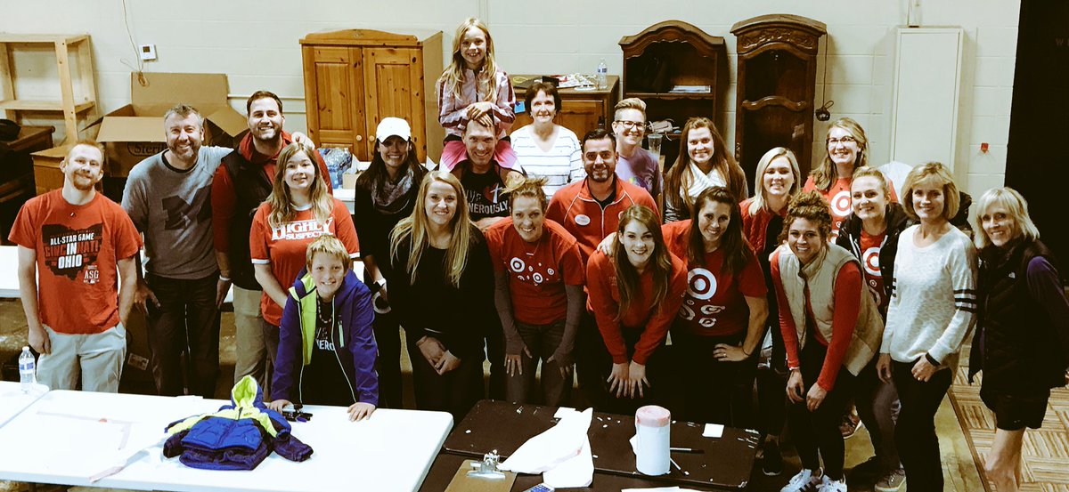 511 coats later and many warm clothing and warm hearts❤️ #D101 #TargetCommunity <a href="/ButrynMatt/">matt butryn</a> <a href="/JenHatlevig/">Jennifer Hatlevig</a> @ContrucciJoe <a href="/LayshaWard/">Laysha Ward</a>