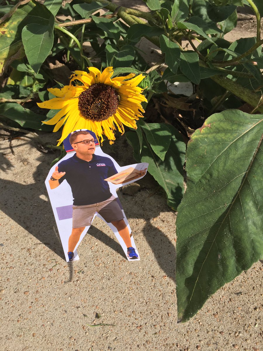 stephysed's tweet photo. Wow!!!! #flatAndy is here in this great state!!! Guess where? So excited that he is going to spend a week hanging out! @OPENPhysEd @USGames https://t.co/vKfq3l6kdN