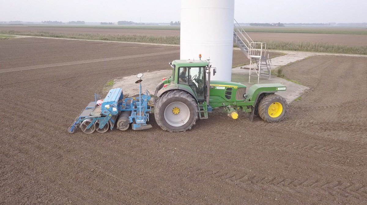 Breurebv's tweet photo. Kost wel wat extra energie #graszaaiomdewindmolen https://t.co/kAsZ7zhkSz