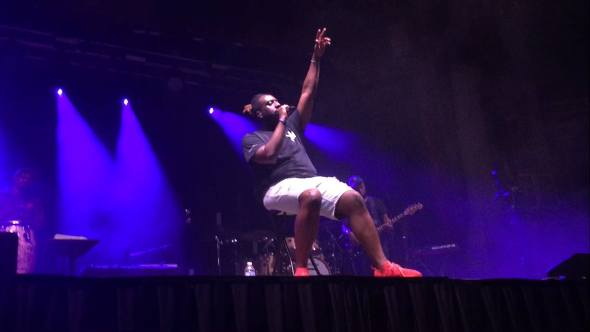 JoePioMusic's tweet photo. i don’t think anyone had as good of a voice and or smile than @TravisBTP last night 💜 #THCTour (hope u liked ur pizza 😂) https://t.co/jSd709mZow