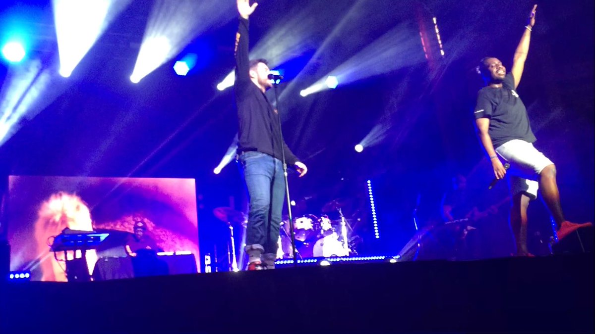 JoePioMusic's tweet photo. i don’t think anyone had as good of a voice and or smile than @TravisBTP last night 💜 #THCTour (hope u liked ur pizza 😂) https://t.co/jSd709mZow