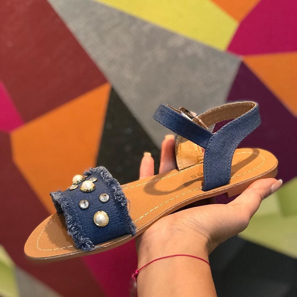 Tiendas_Rush's tweet image. Disponible !  Las perlas son los accesorios de moda de esta temporada . Que te parecen estas sandalias ?? #modamar… ift.tt/2yx4ab4
