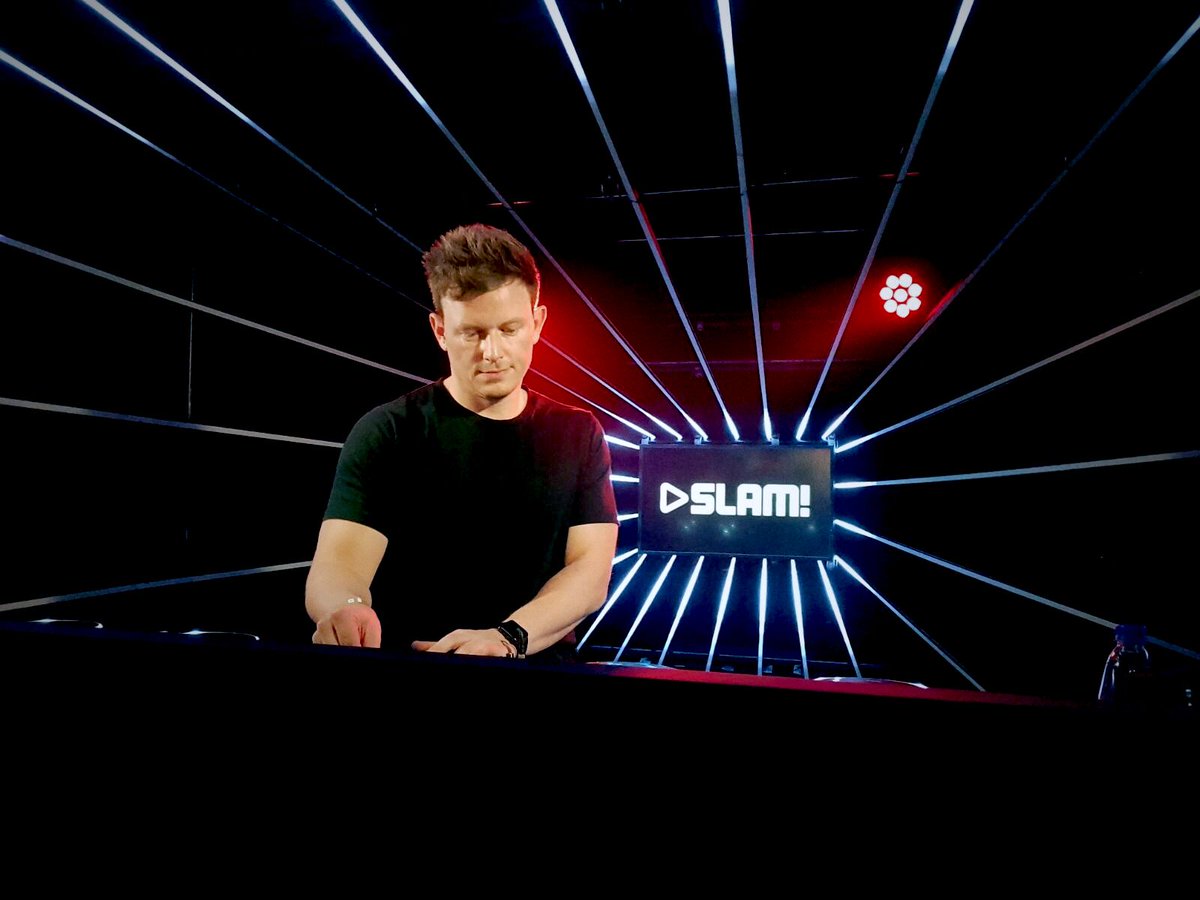 feddelegrand's tweet photo. Now live @slamofficial ADE in full effect!! Tune in: https://t.co/6swGDNCaEr #ADE17 https://t.co/D290F1Tt2M