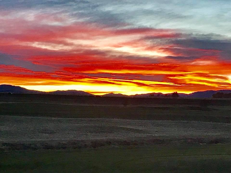 Black Bull sunrise (Photo courtesy of Patti Morgan). #blackbull #golf #blackbullgolf #sunrise #bridgermountains #bigsky #Bozeman #Montana