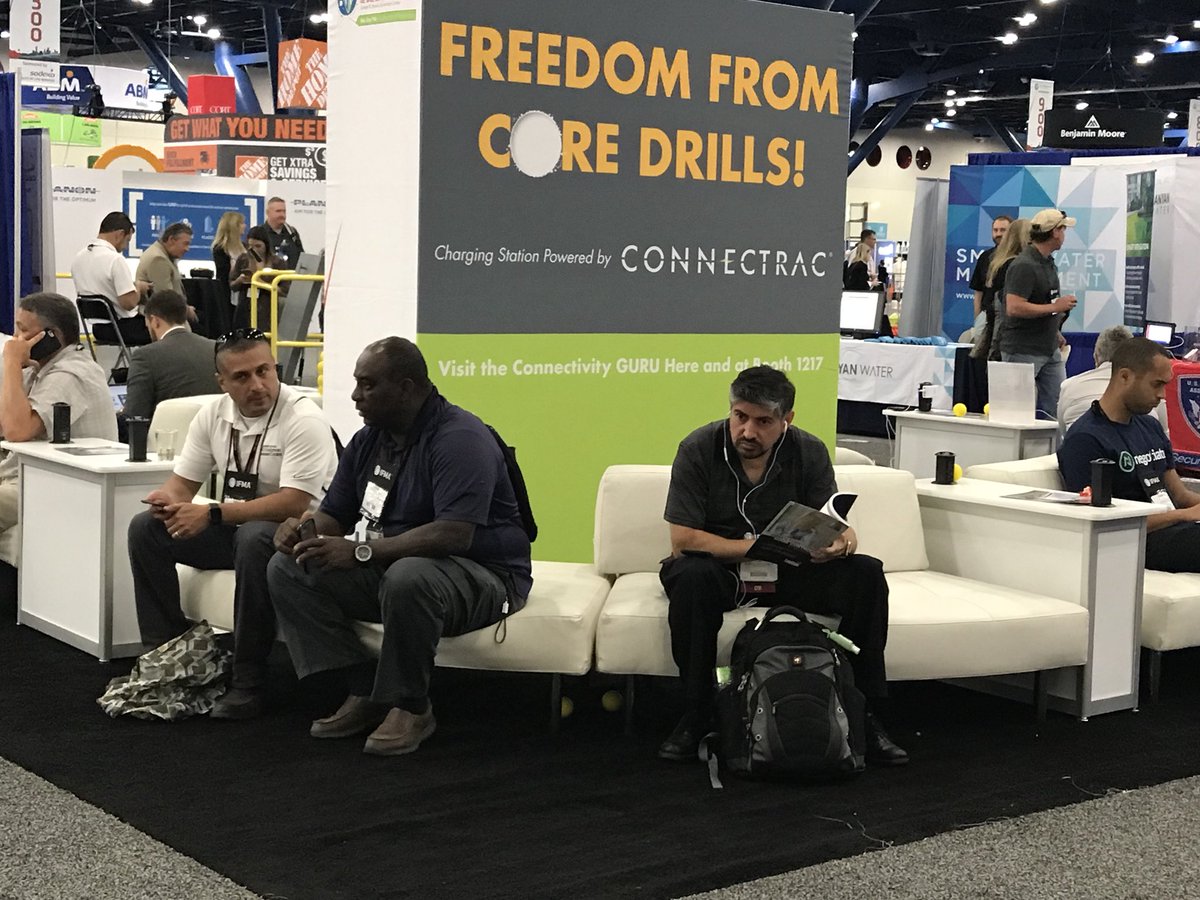 stbatchelder's tweet photo. Everybody wants to rest and recharge @Connectrac charging station #WWPHOU17 come and visit https://t.co/jKfV0R3D7m