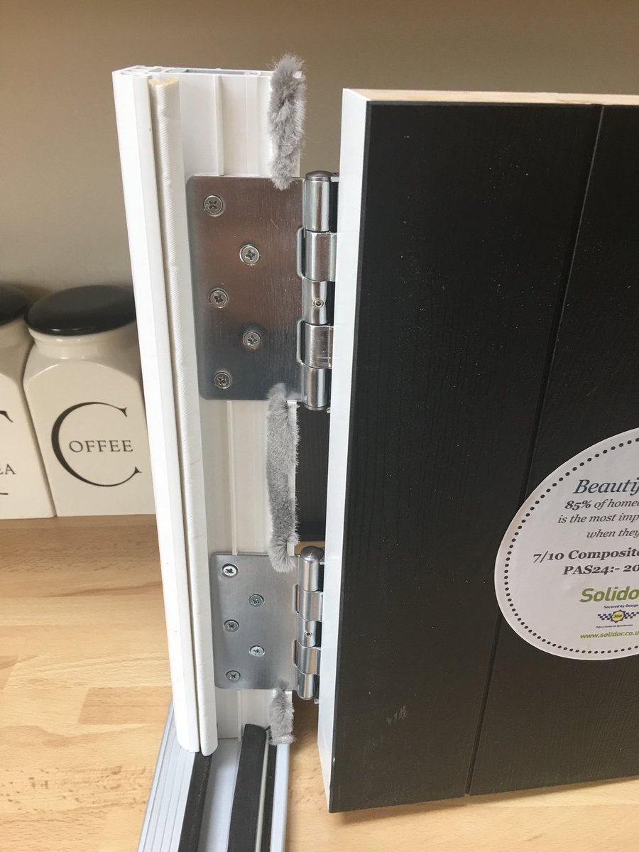 CLOWNSWGLASS's tweet photo. @JoneseyLucy @SolidorLtd @kommerling_uk @CWGChoices Hardwood timber cross laminated core, Wer bar reinforcement, stunning hinges, low threshold. Can you see why we only install @SolidorLtd https://t.co/1wLN7ockye