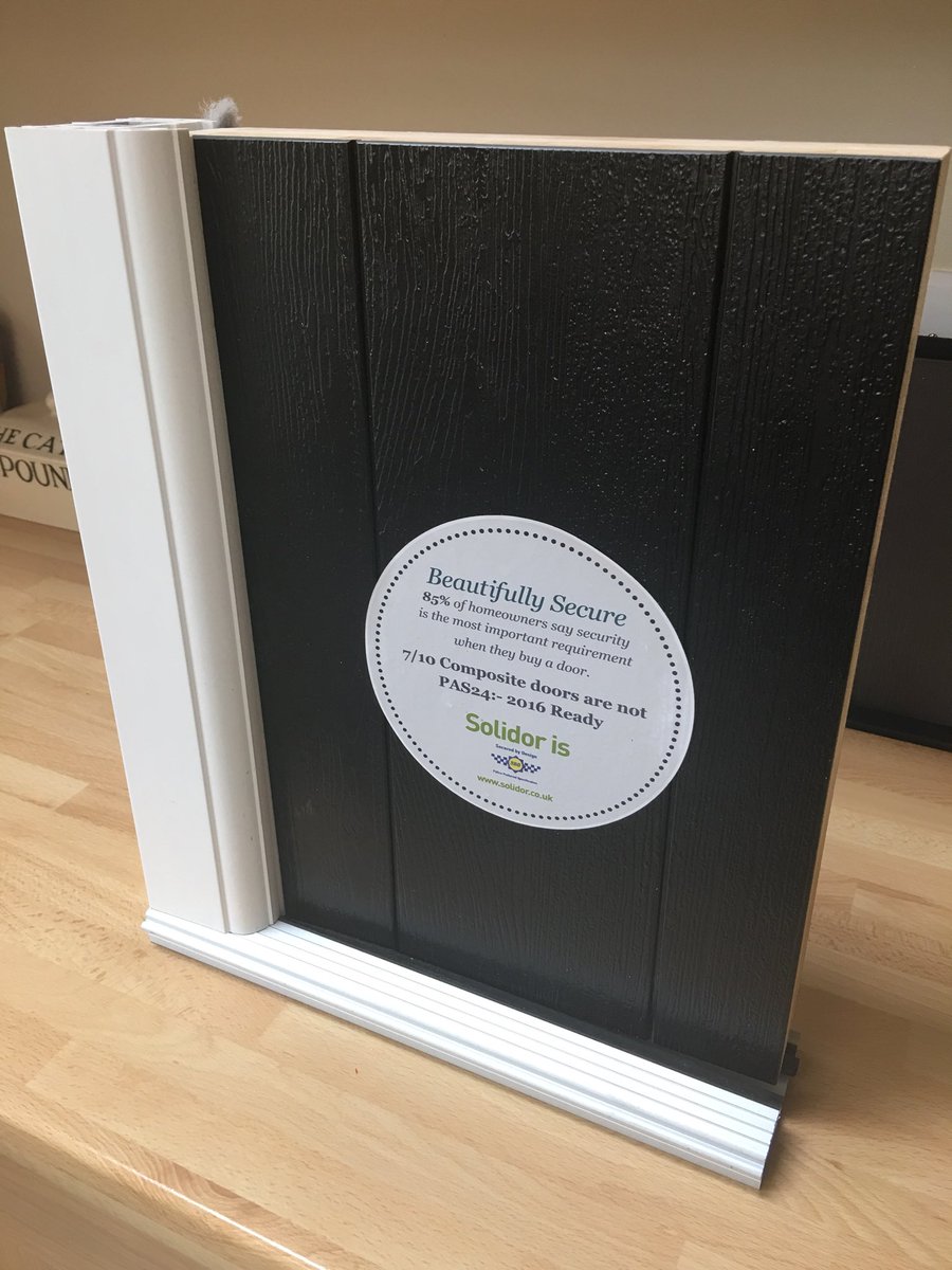 CLOWNSWGLASS's tweet photo. @JoneseyLucy @SolidorLtd @kommerling_uk @CWGChoices Hardwood timber cross laminated core, Wer bar reinforcement, stunning hinges, low threshold. Can you see why we only install @SolidorLtd https://t.co/1wLN7ockye