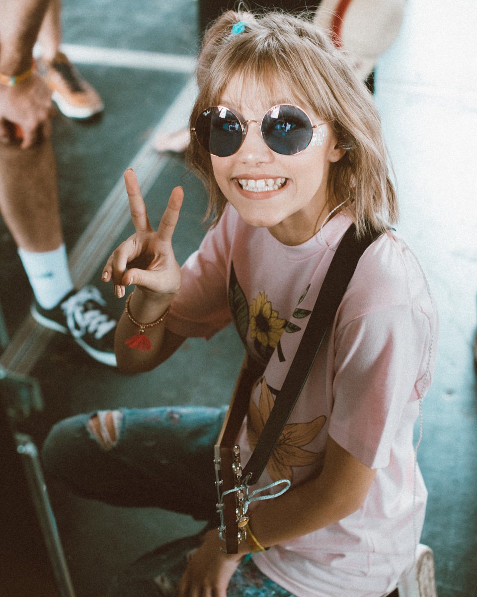 GraceVanderWaal's tweet photo. I love my #JustTheBeginning merch so much that I’m giving some out leading up to my album release! Enter here 🤗  https://t.co/jvGCCTItTB https://t.co/VVch8d6I5R