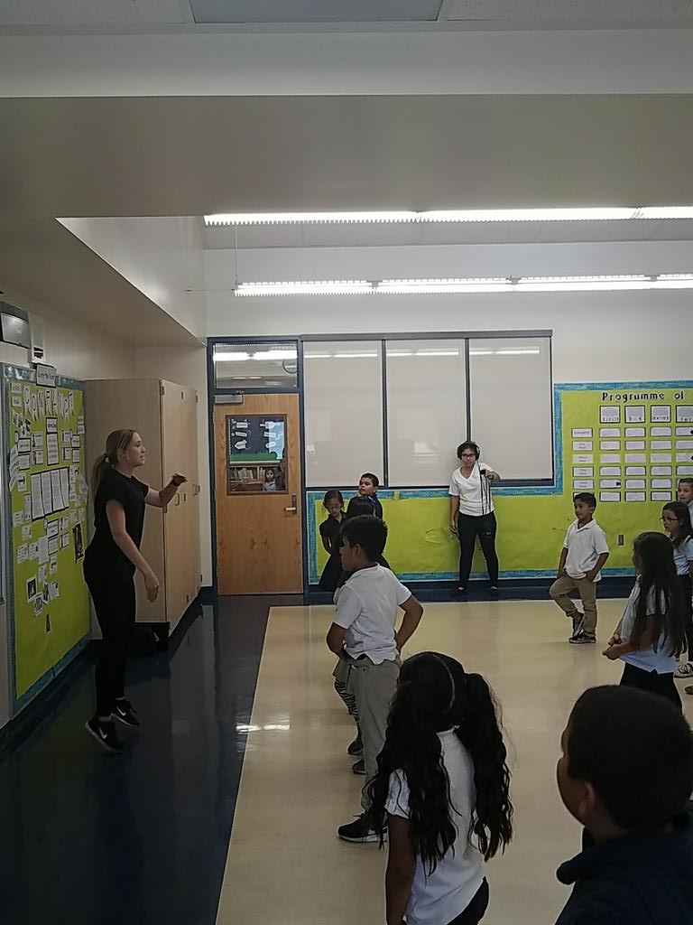 LichtIBmaxwell's tweet image. Getting some love from KPCC station during CSArts Dance class! #maxwellib #csarts #2ndgrade #dance