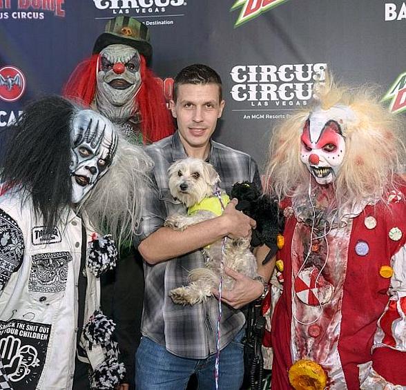 VegasNews's tweet image. Friday the 13th Weekend at @FrightDome with @NevadaSPCA, @JaymesV, @JonathanBennett and Zak Bagans @VegasNews - bit.ly/2yqNPpc