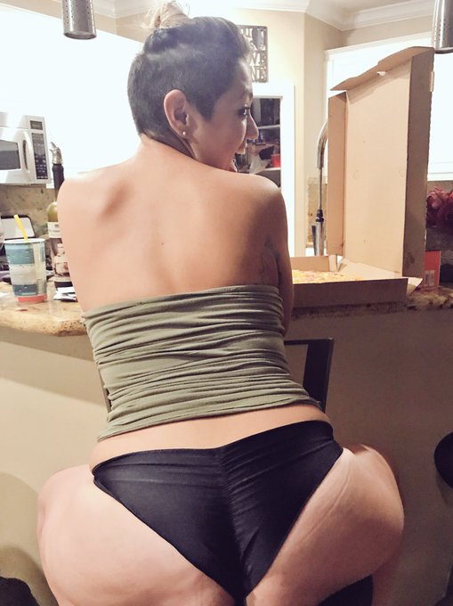 Happy HumP day👅 https://t.co/kMP5h8XOMS<a href="/tag/mvsales"class="tags"><span>#mvsales</span></a>