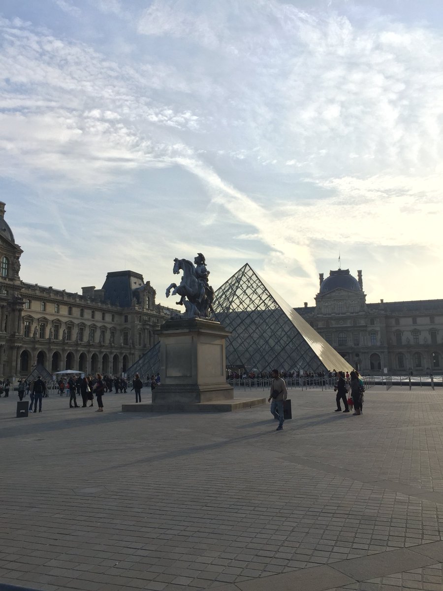 RyanBagnall's tweet photo. Paris was so mesmerising! Truly unforgettable. 🇫🇷💶🍁🥐🐌🐸🇫🇷😍 https://t.co/hnBEuTJAUX
