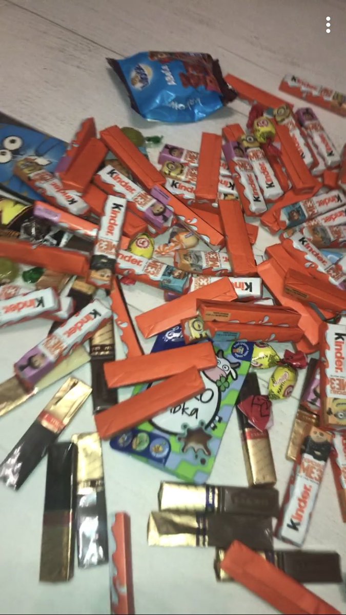luvmymatty_'s tweet photo. Mój przyjaciel kocha kinderki wiec na jego 18 połowa kasy na prezent poszla właśnie na nie XD TO BYŁO WARNE JEGO MINY SERIO https://t.co/atl1ksbA6x