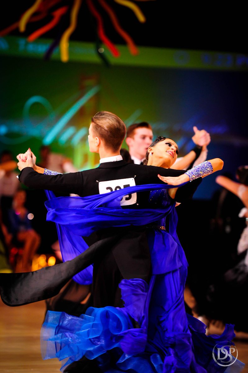 MetronomeSF's tweet photo. Just like the dance shows on PBS. Cheer on competitive #ballroom #dancers Oct 19-22 Autumn Dance Classic #SF
Tix at https://t.co/I5LdDwG0jp https://t.co/rShqIemTq4