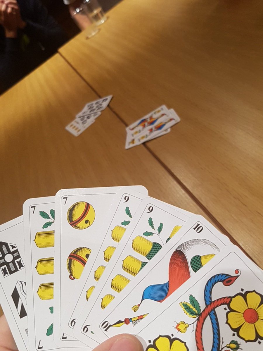 MatthiasLutz99's tweet photo. En gmüetliche Jass #scap2 https://t.co/kMbFkTW3y2