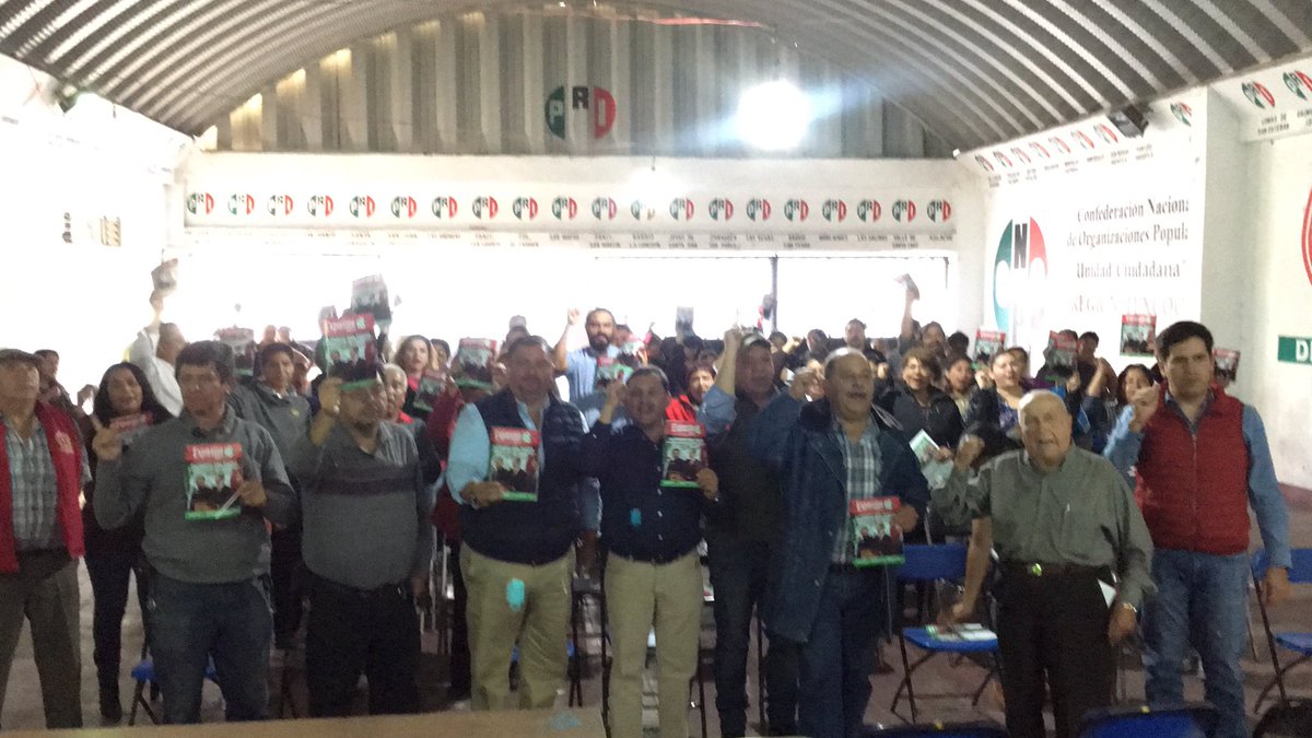 MadariagaConrad's tweet photo. Reunión semanal del #PRITexcoco un partido que se abre y escucha a su militancia es un partido grande @ErnestoNemer #SomosPRI https://t.co/JxqqVuiRNv