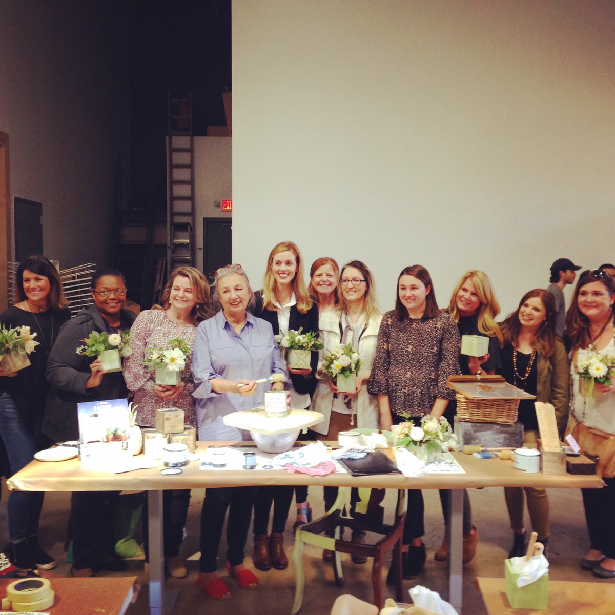 Loved having <a href="/AnnieSloanHome/">Annie Sloan</a> at Make this morning to demo her new paint #LemLem for an amazing group of editors and designers. Thanks Annie!